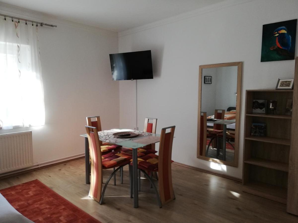 Hotel Füge Vendégház à Miskolc Extérieur photo