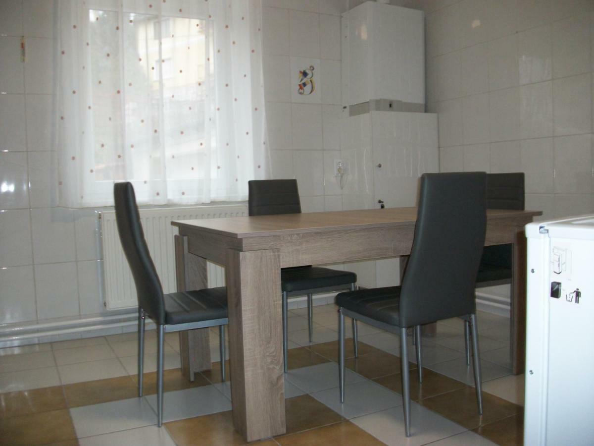 Hotel Füge Vendégház à Miskolc Extérieur photo