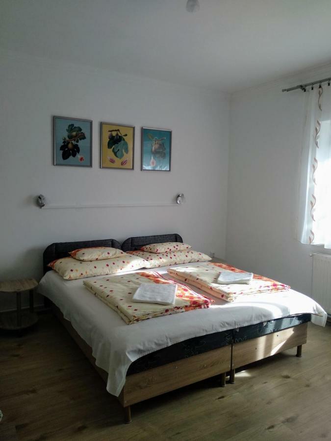 Hotel Füge Vendégház à Miskolc Extérieur photo