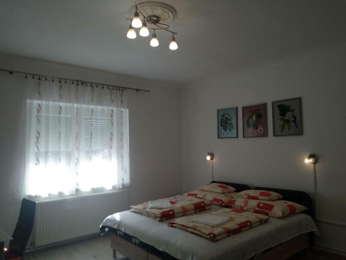 Hotel Füge Vendégház à Miskolc Extérieur photo