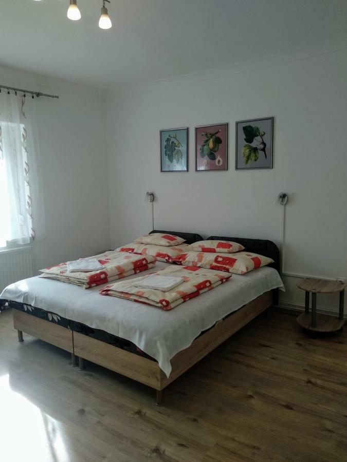 Hotel Füge Vendégház à Miskolc Extérieur photo