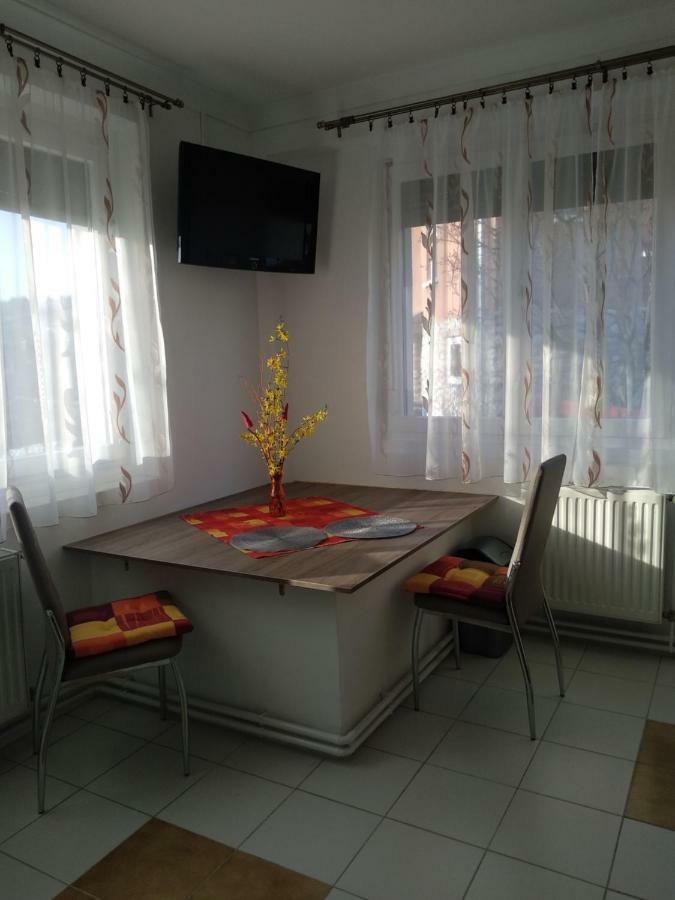 Hotel Füge Vendégház à Miskolc Extérieur photo