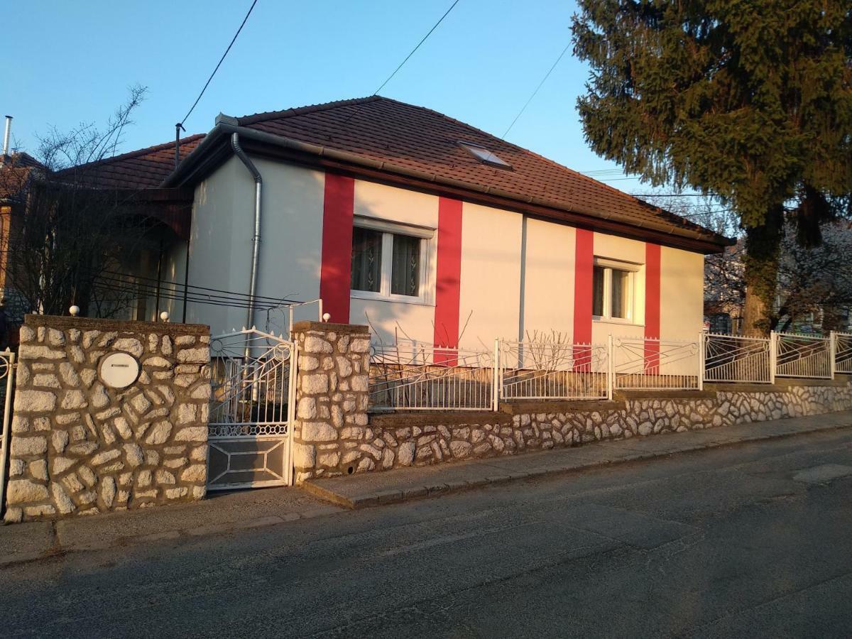 Hotel Füge Vendégház à Miskolc Extérieur photo
