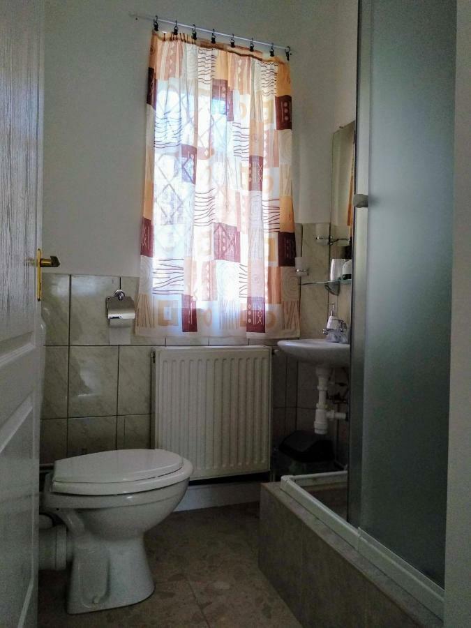 Hotel Füge Vendégház à Miskolc Extérieur photo