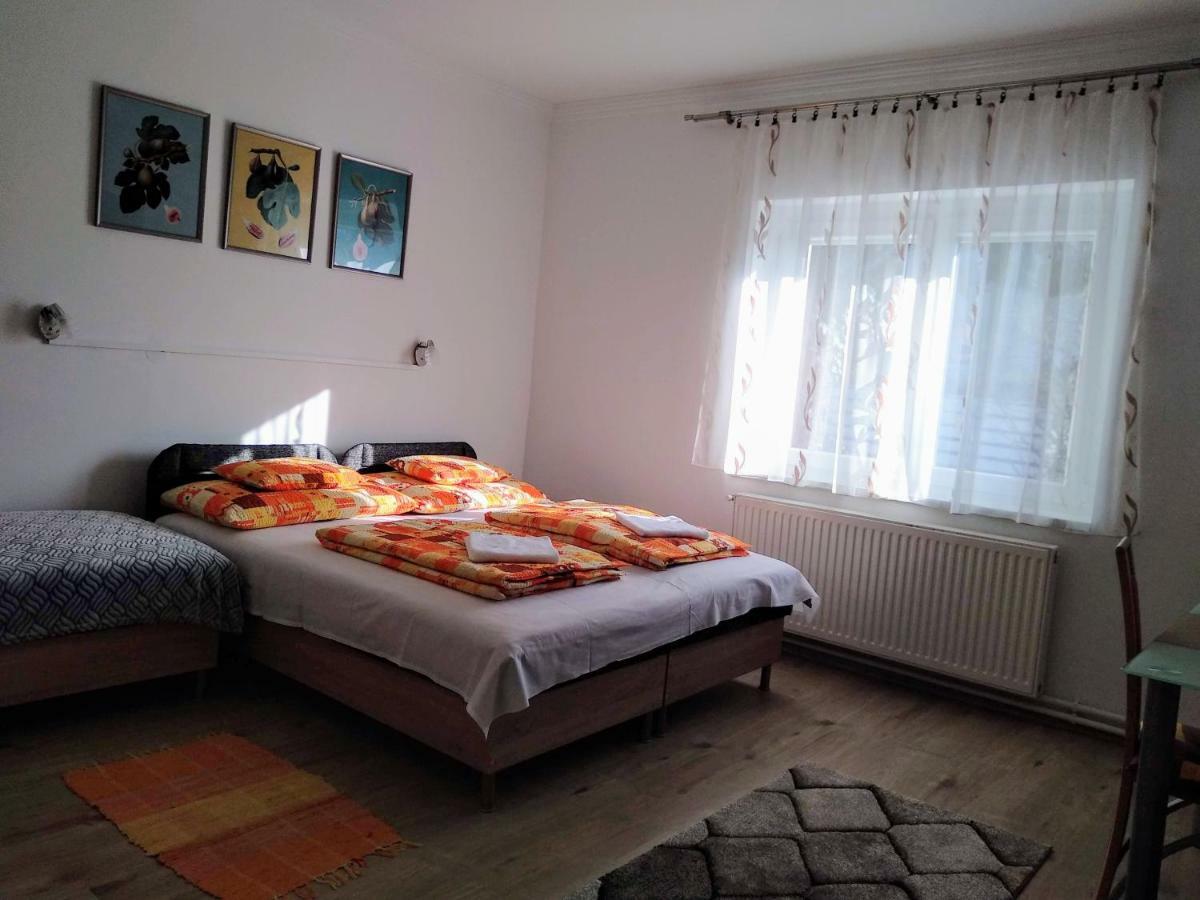 Hotel Füge Vendégház à Miskolc Extérieur photo